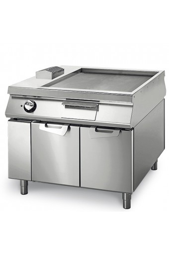 Fry-top elettrico liscio su vano con porte, comandi 2 lati